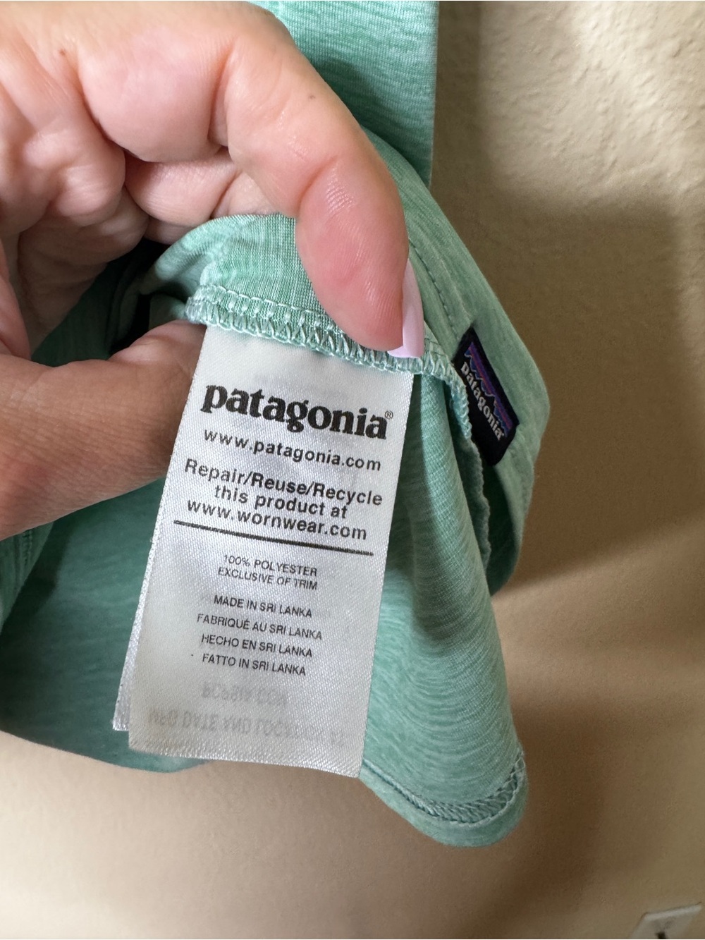 Patagonia Shirt Mens Small Green Graphic Tee Performance Athletic Outdoors 50UPF - Picture 4 of 7